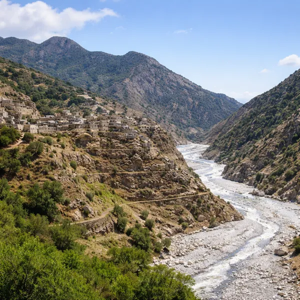 Roghudi Vecchio et le lit de rivière
